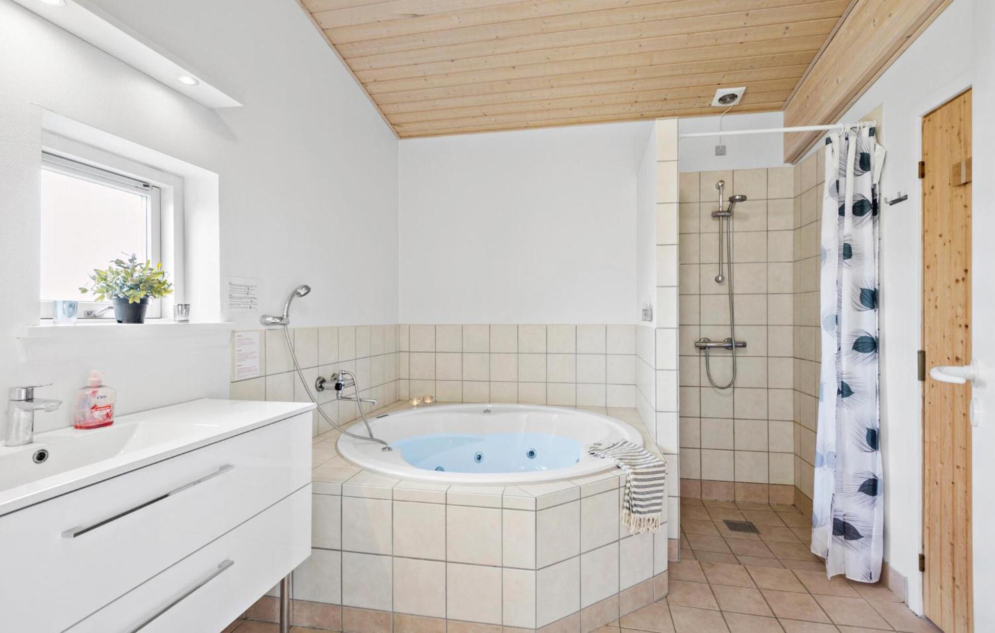 4 Bedroom Nice Home In Faaborg Luaran gambar